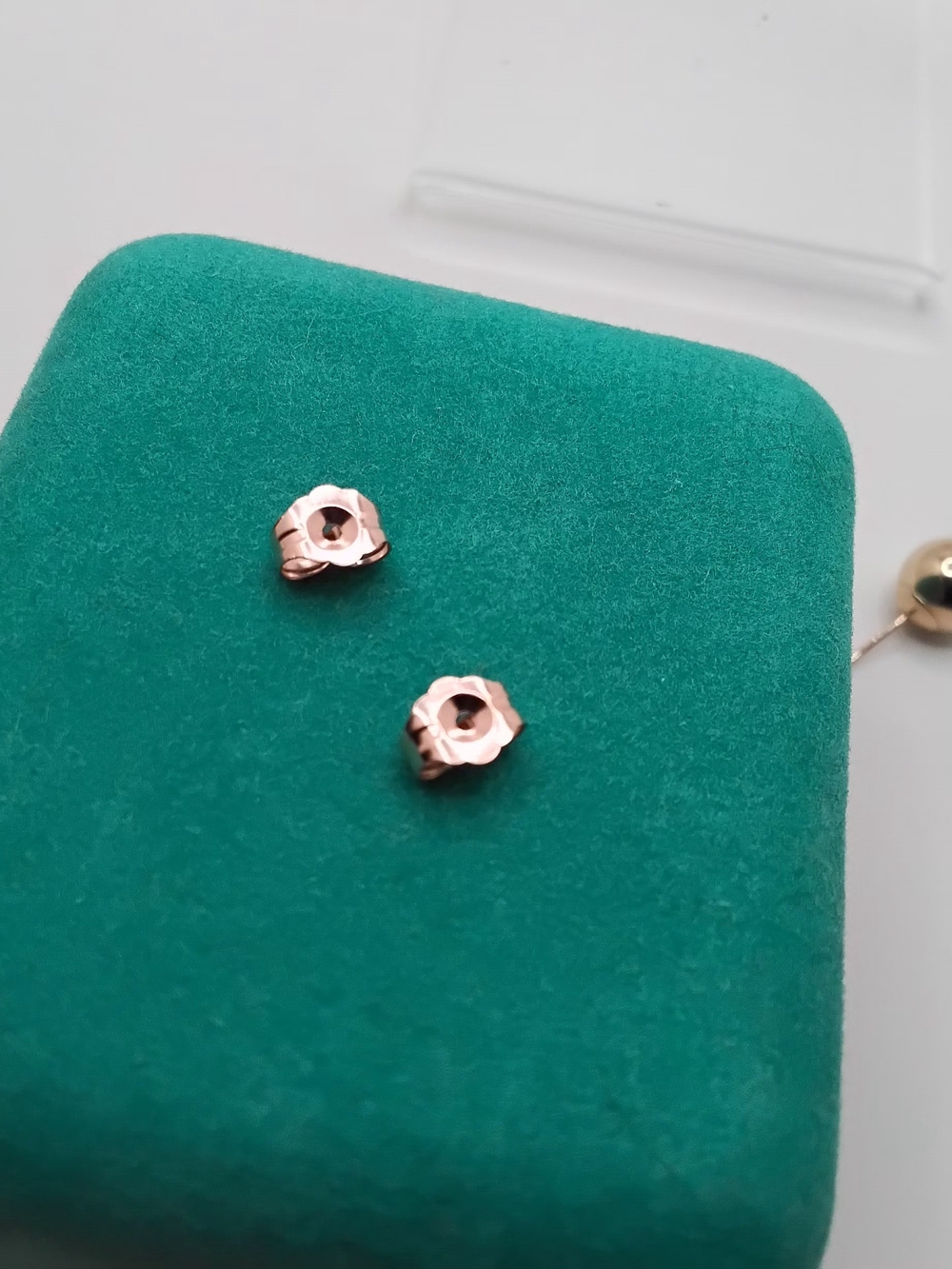 Eternagold 14KT Yellow Gold Ball Stud Earrings 7mm - EUC - Picture 2 of 16